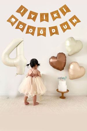 4 Yaş Doğum Günü Kraft Beyaz İyi Ki Doğdun Banner 3 Adet Kalp Balonlu Süsleme Seti