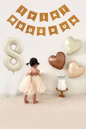 8 Yaş Doğum Günü Kraft Beyaz İyi Ki Doğdun Banner 3 Adet Kalp Balonlu Süsleme Seti