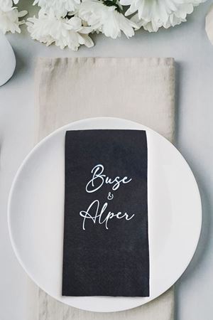 İsme Özel Baskılı Siyah Peçete Siyah Üzeri Beyaz İsim Baskılı Peçete