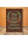 Koyu Ahşap Konsept Karşılama Panosu